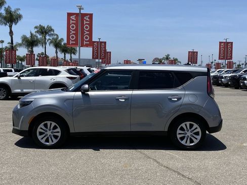 Used 2025 Kia Soul LX FWD image 38