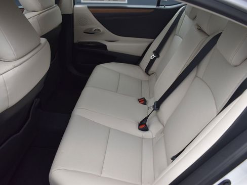 New 2025 Lexus ES 350 w/ Premium Package image 16