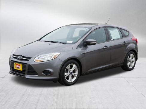 Used 2014 Ford Focus SE w/ SE Winter Package FWD image 3