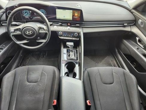 Used 2025 Hyundai Elantra SEL image 26