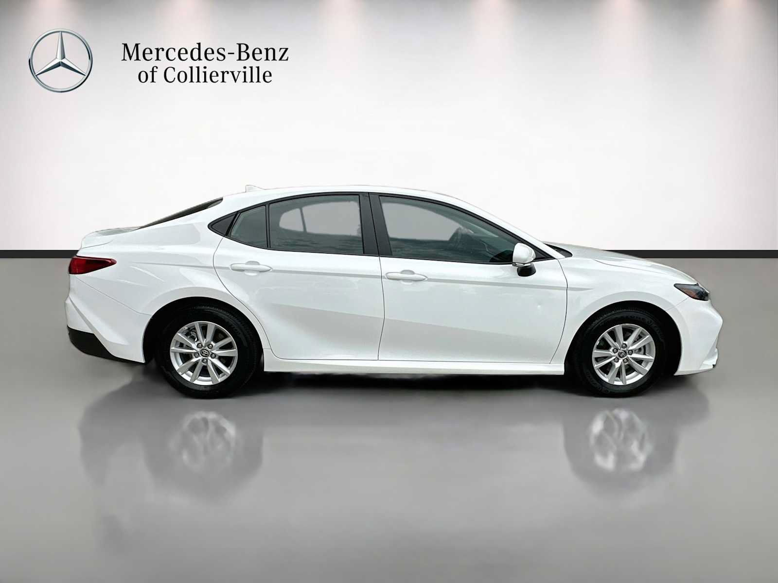 Used 2025 Toyota Camry LE w/ Convenience Package FWD image 4