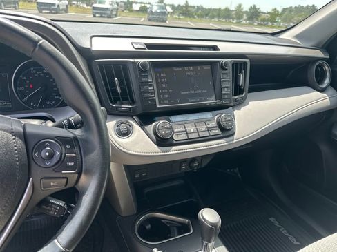 Used 2017 Toyota RAV4 XLE AWD/4WD image 19