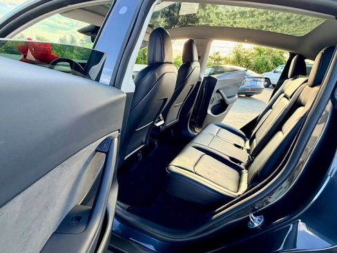 Used 2024 Tesla Model Y 2WD image 33