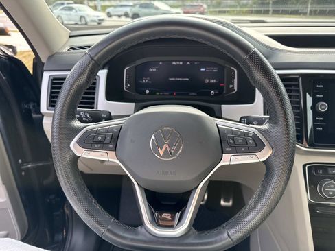 Used 2023 Volkswagen Atlas SEL Premium image 31