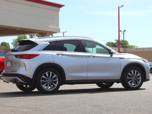 Used 2019 INFINITI QX50 Luxe w/ Navigation Package AWD/4WD image 3