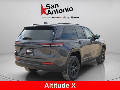 New 2025 Jeep Grand Cherokee Altitude RWD image 8