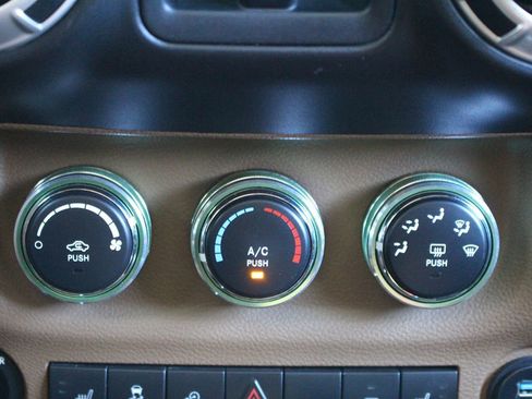 Used 2013 Jeep Wrangler Unlimited Rubicon AWD/4WD image 33