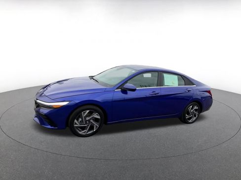 Used 2025 Hyundai Elantra SEL image 8