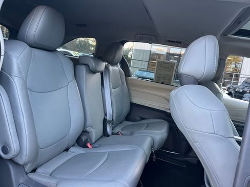 Used 2021 Toyota Sienna XLE image 30