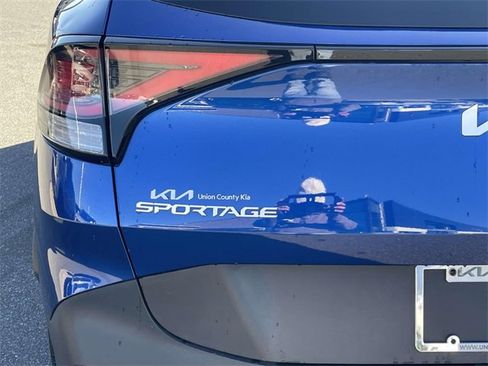 Certified 2024 Kia Sportage EX image 16
