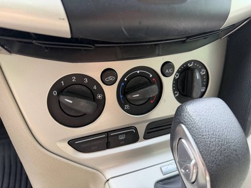 Used 2012 Ford Focus SE FWD image 18