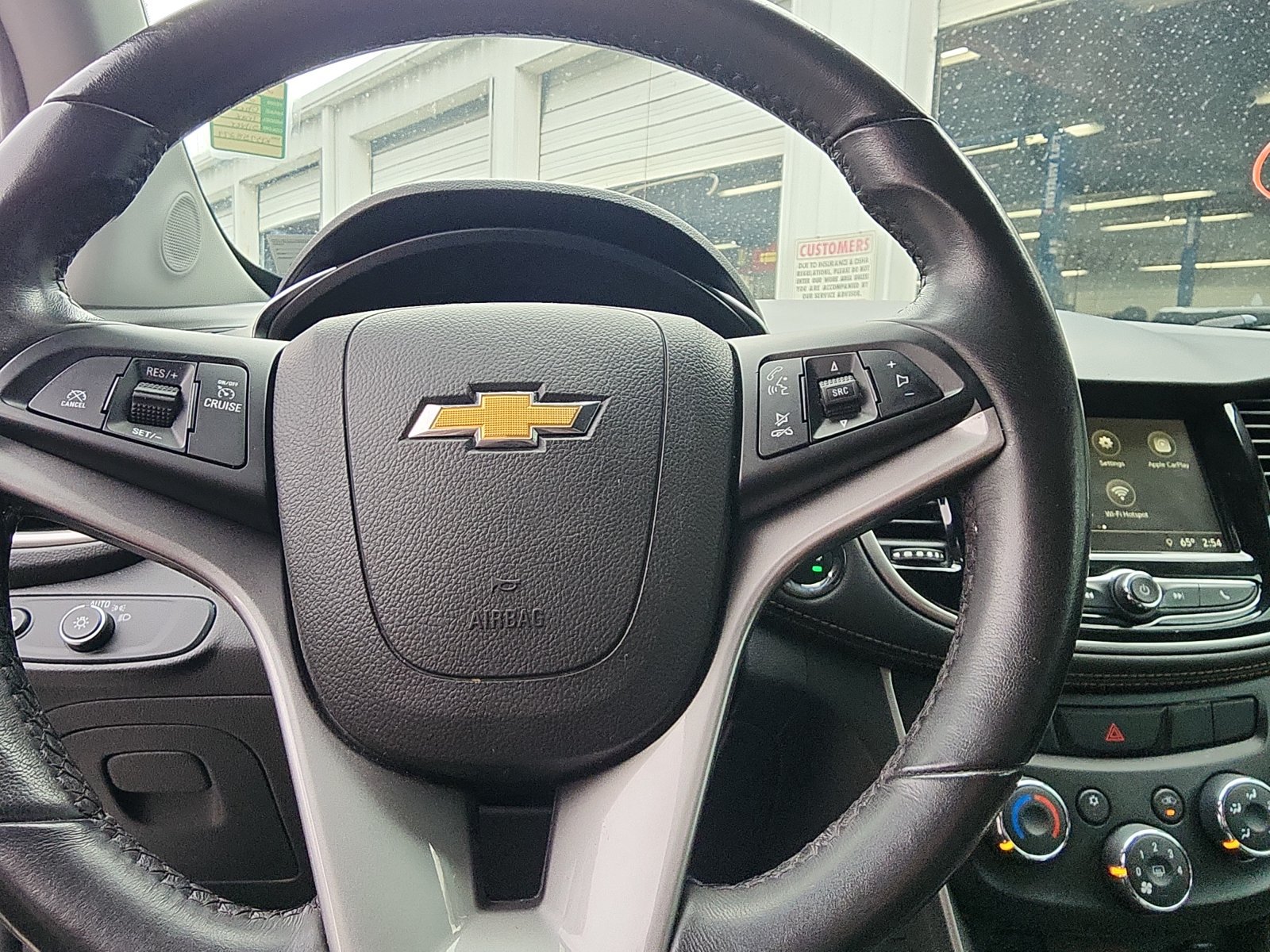 Used 2019 Chevrolet Trax LT w/ LT Convenience Package FWD image 12