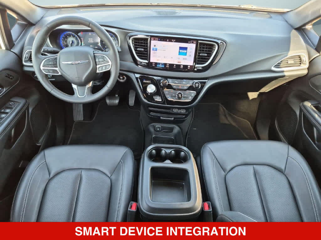 Used 2025 Chrysler Pacifica Select FWD image 12