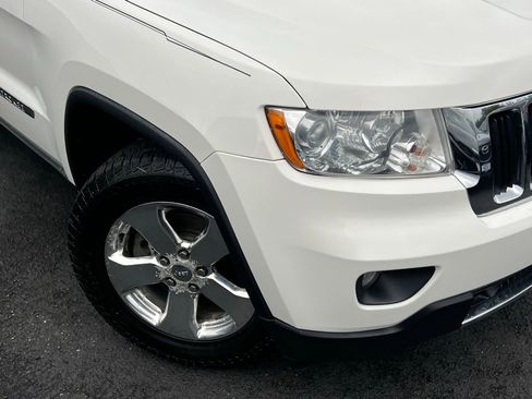 Used 2011 Jeep Grand Cherokee Limited w/ Trailer Tow Group image 2