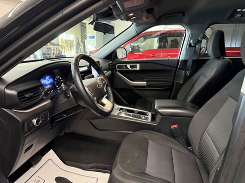 Used 2022 Ford Explorer XLT image 10