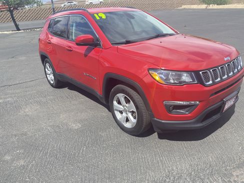 Used 2019 Jeep Compass Latitude FWD image 7
