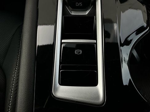 Used 2025 Volkswagen Atlas Cross Sport SE image 24