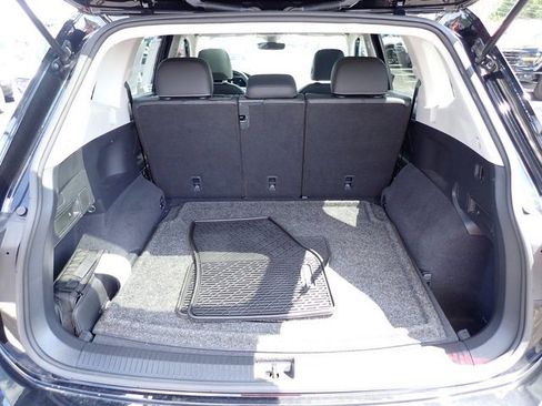 Used 2023 Volkswagen Tiguan SE image 8