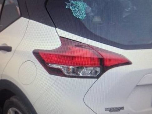 Used 2020 Nissan Kicks S FWD image 9