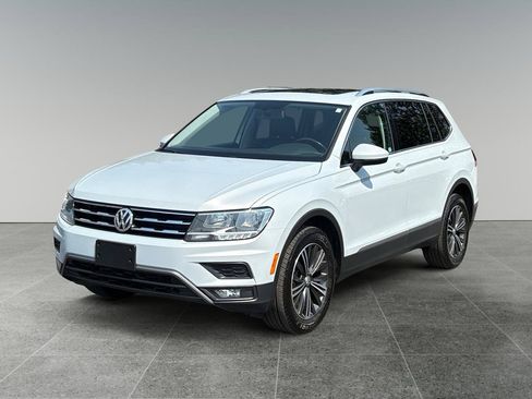 Used 2018 Volkswagen Tiguan SEL AWD/4WD image 2