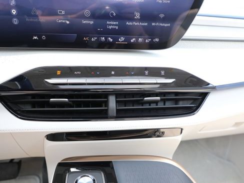 Used 2025 Buick Enclave Avenir w/ Super Cruise Package AWD/4WD image 6