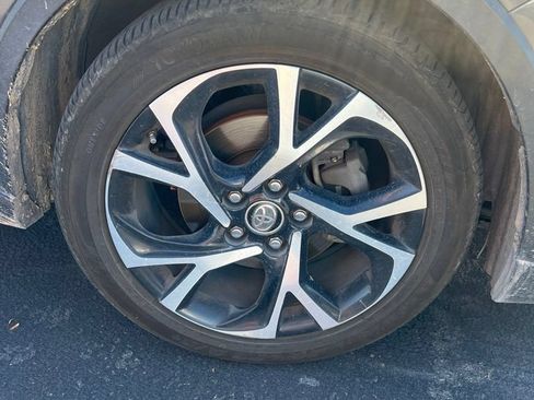 Used 2018 Toyota C-HR XLE FWD image 15