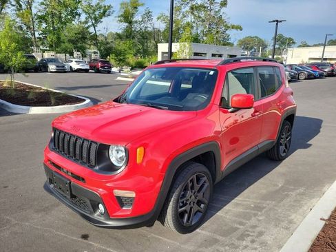 Used 2022 Jeep Renegade Latitude w/ Convenience Group AWD/4WD image 4