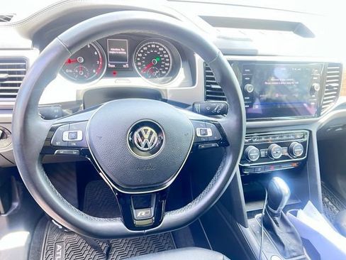 Used 2018 Volkswagen Atlas SEL w/ R-Line Package FWD image 2
