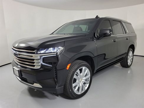 Used 2024 Chevrolet Tahoe High Country image 2