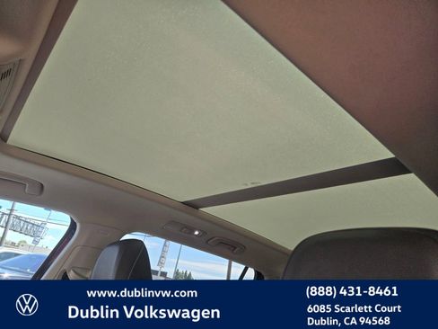 Used 2023 Volkswagen Tiguan SE w/ Panoramic Sunroof Package FWD image 16