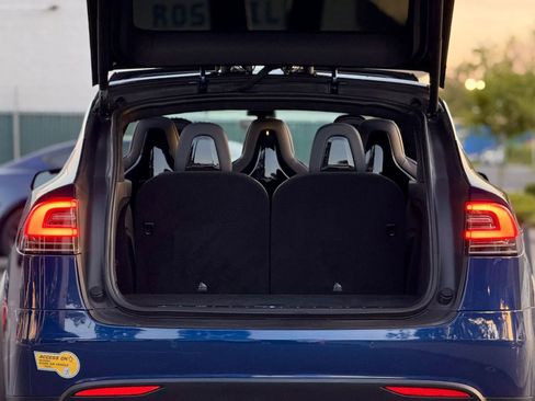 Used 2016 Tesla Model X 90D image 10