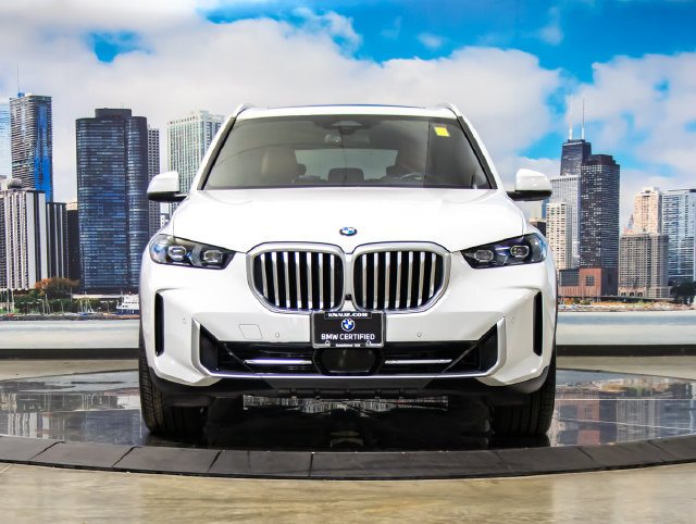 Used 2025 BMW X5 xDrive40i w/ Premium Package AWD/4WD image 3