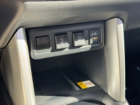 Certified 2022 Toyota Corolla Cross XLE image 32