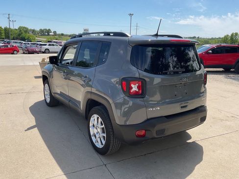 Used 2020 Jeep Renegade Latitude w/ Cold Weather Group AWD/4WD image 5