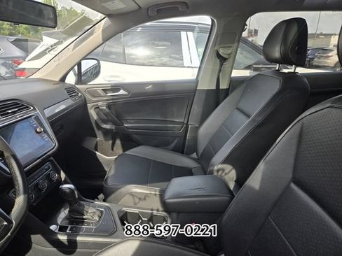 Used 2021 Volkswagen Tiguan SE w/ Panoramic Sunroof Package FWD image 3