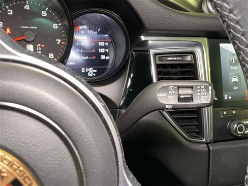 Used 2018 Porsche Macan image 45