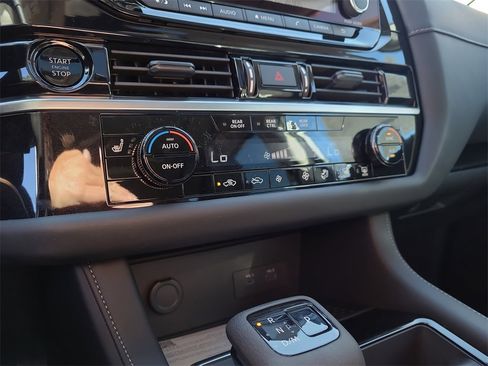 New 2025 Nissan Pathfinder SV image 18