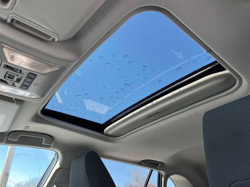 Used 2025 Toyota RAV4 XLE image 27