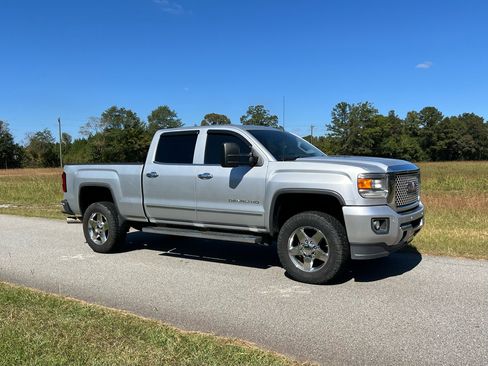 Used 2015 GMC Sierra 2500 Denali w/ Duramax Plus Package image 5