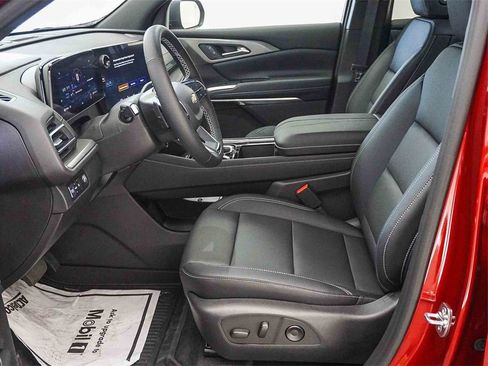 New 2026 Chevrolet Traverse LT w/ LPO, Floor Liner Package FWD image 18