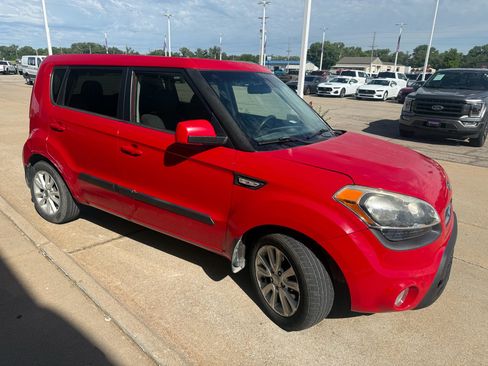 Used 2013 Kia Soul FWD image 12
