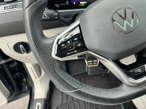 Certified 2022 Volkswagen Tiguan SE R-Line image 42