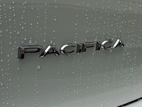 New 2026 Chrysler Pacifica Select image 17