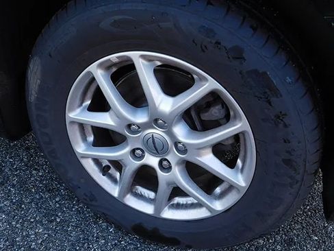 Used 2025 Chrysler Pacifica Select FWD image 6