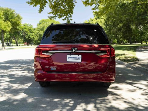 Used 2024 Honda Odyssey EX image 8