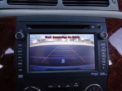 Used 2014 Chevrolet Suburban LTZ image 41