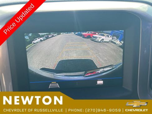 Used 2022 Chevrolet Silverado 2500 Custom w/ Custom Value Package AWD/4WD image 11