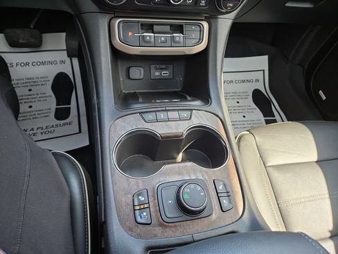 Used 2023 GMC Acadia Denali w/ Black Diamond Edition AWD/4WD image 22