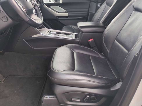 Used 2022 Ford Explorer Limited w/ Limited Technology Package image 10