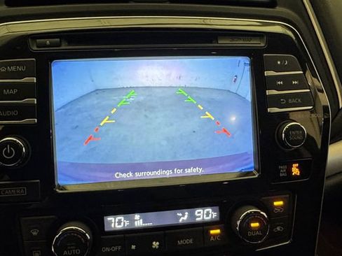 Used 2017 Nissan Maxima SR image 11
